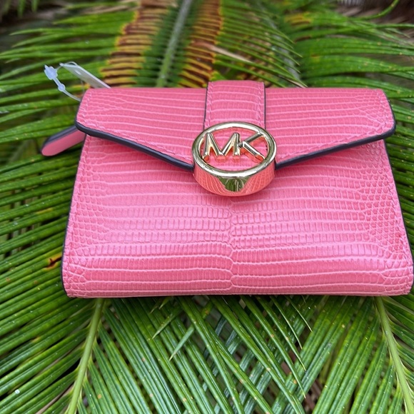 MICHAEL KORS CARMEN MEDIUM FLAP LOGO BIFOLD WALLET GRAPEFRUIT - Picture 4 of 16